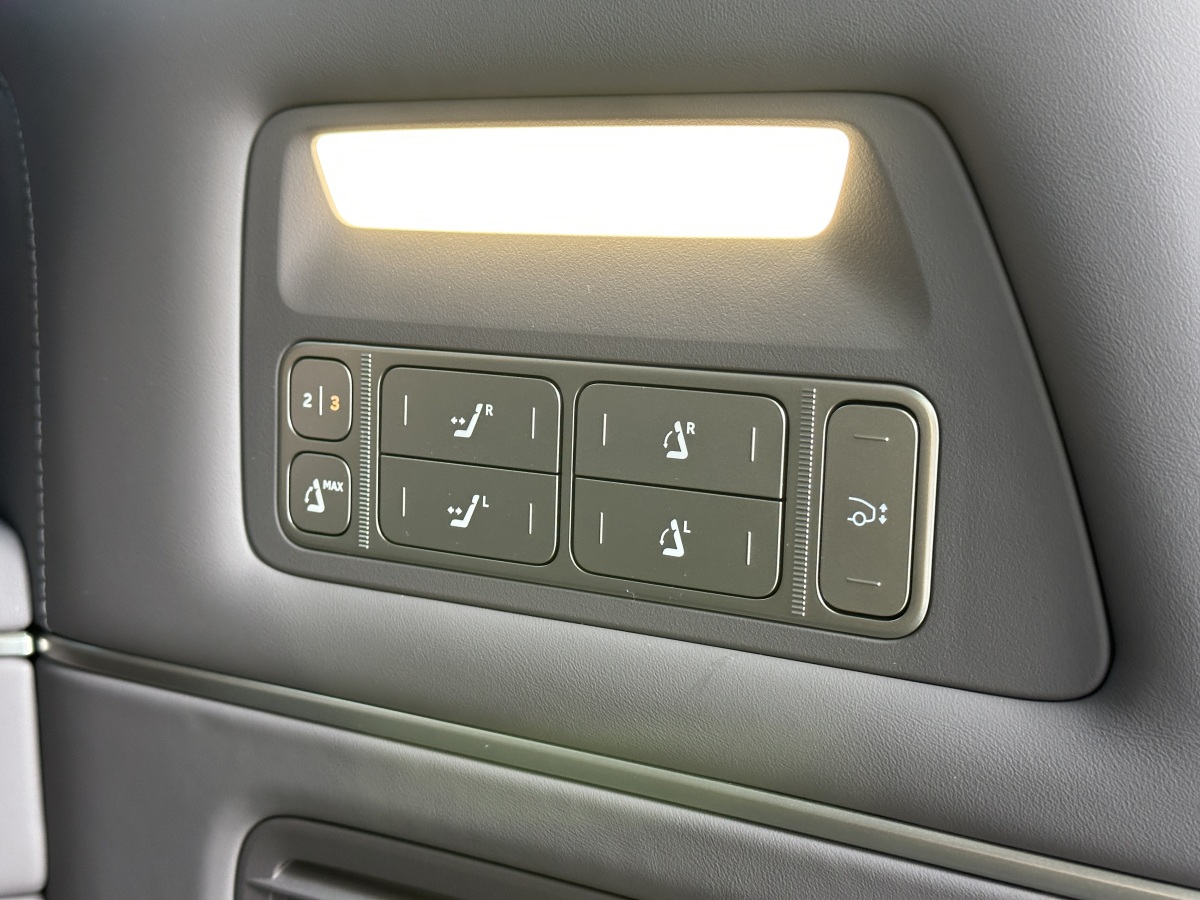 蔚来 蔚来ES8 2026 汽车图片 #21