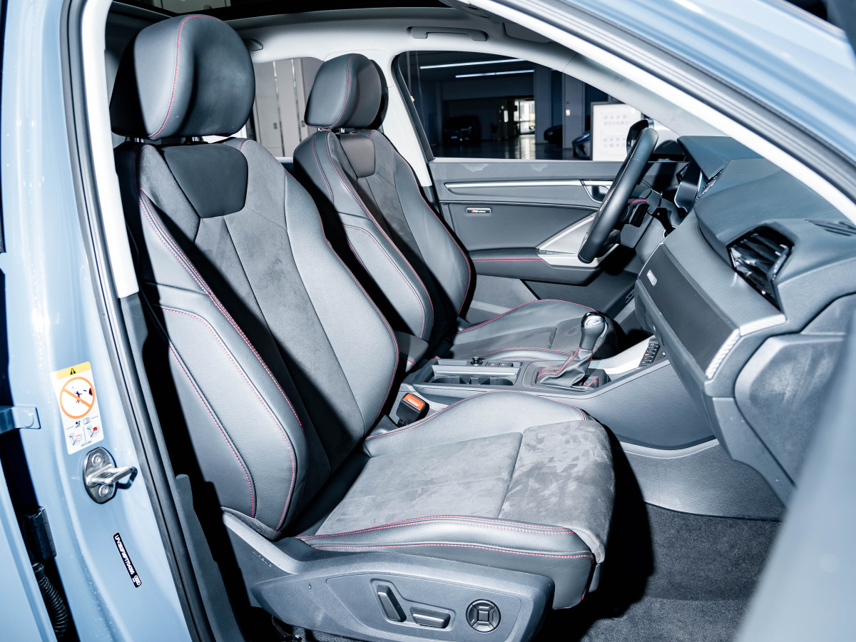 Audi Q3 2023 car image #21