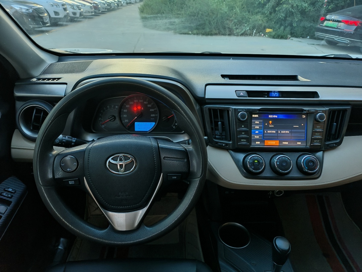 Toyota RAV4 2014 #21 Toyota RAV4 2014 car image #21