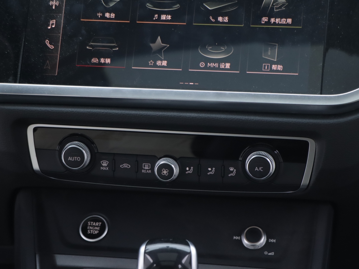Audi Q3 2022 car image #21