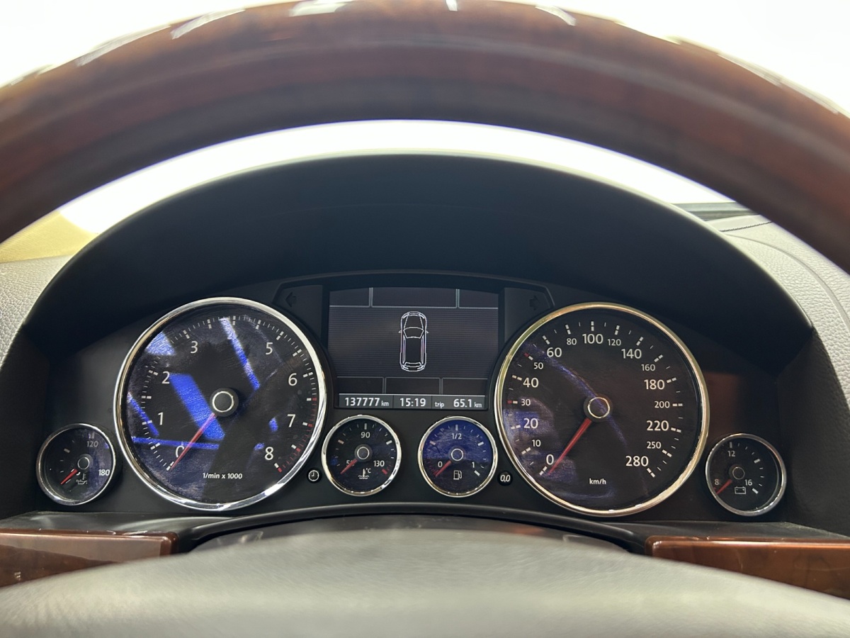 Volkswagen Touareg 2009 car image #21