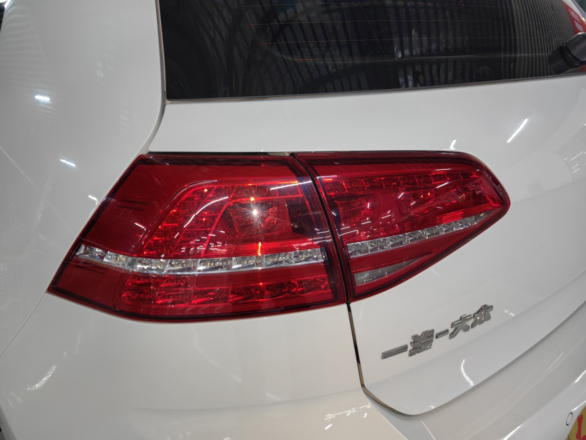 Volkswagen 2015 car image #21