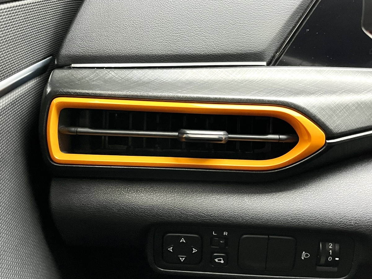 Changan UNI-T 2021 صورة سيارة #21