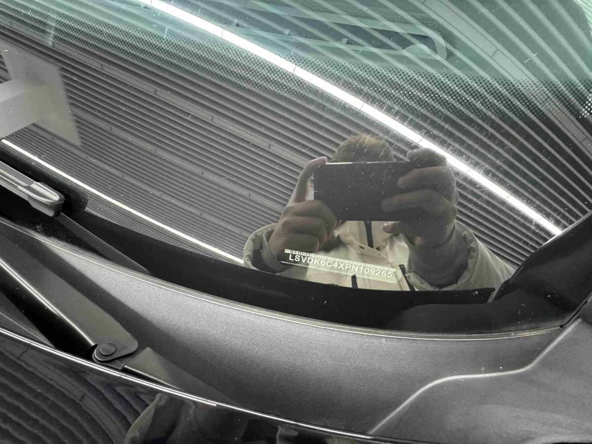 Volkswagen Passat 2023 صورة سيارة #21