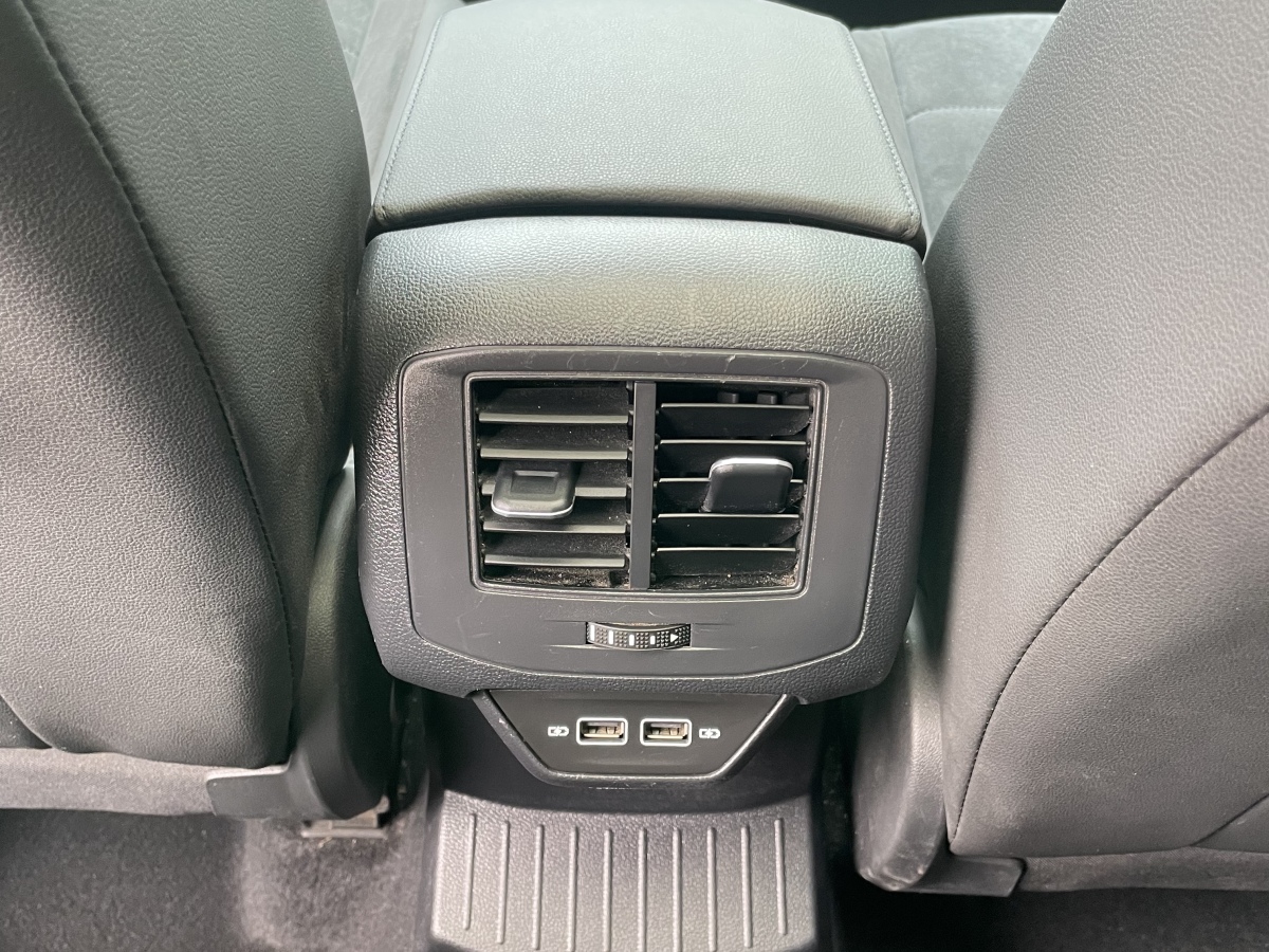 Volkswagen T-Roc 2022 car image #21