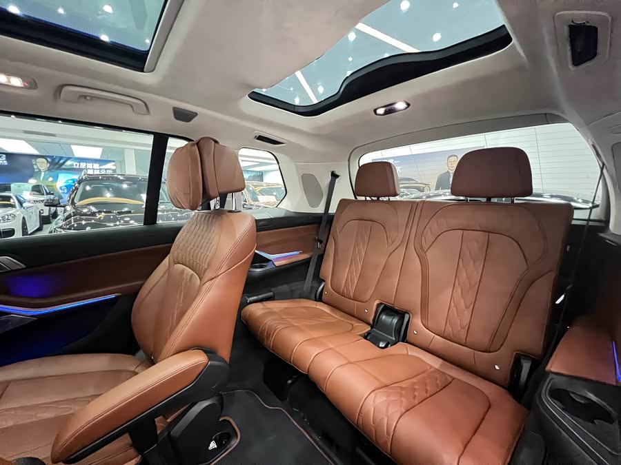 BMW X7 M60i 2023 #21 BMW X7 M60i 2023 car image #21