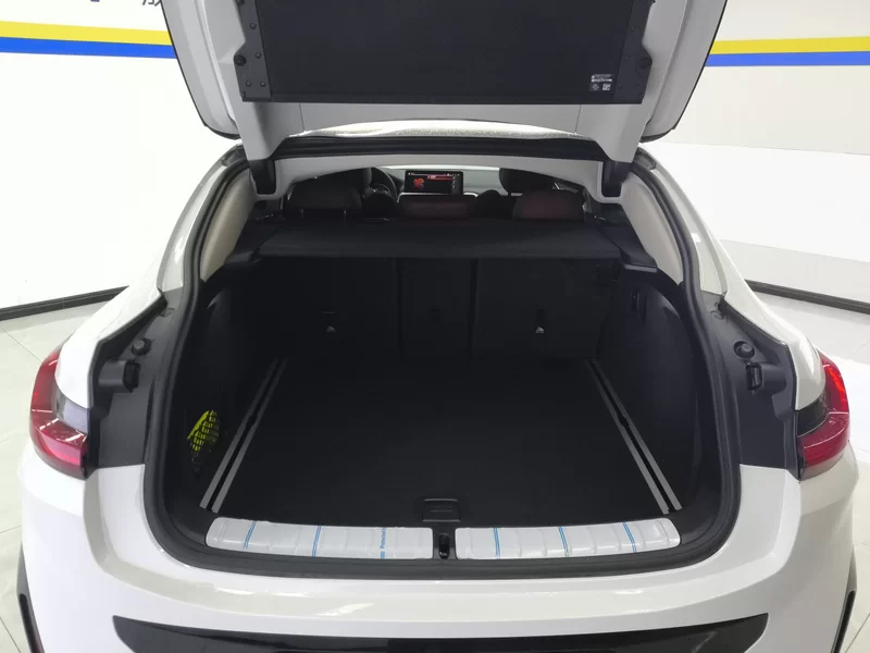 BMW X4 M40i 2024 car image #21