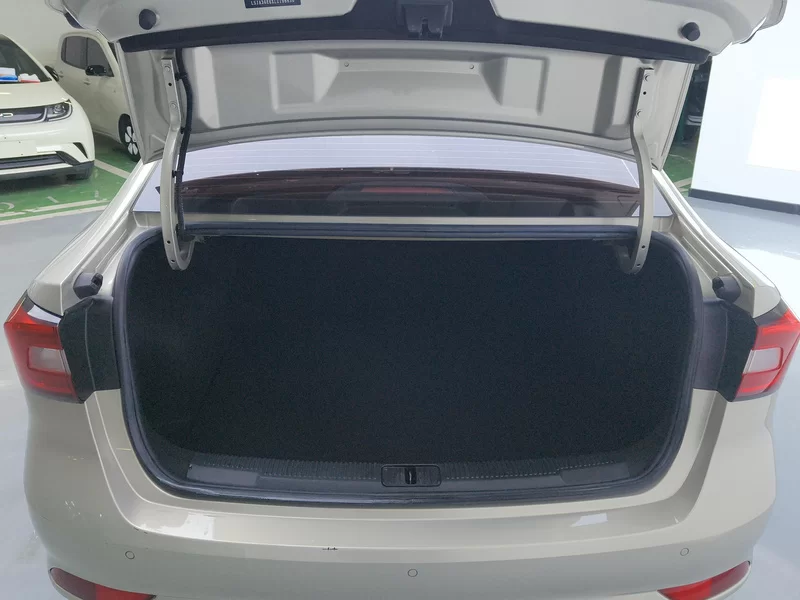 Roewe i5 2020 immagine di auto #21