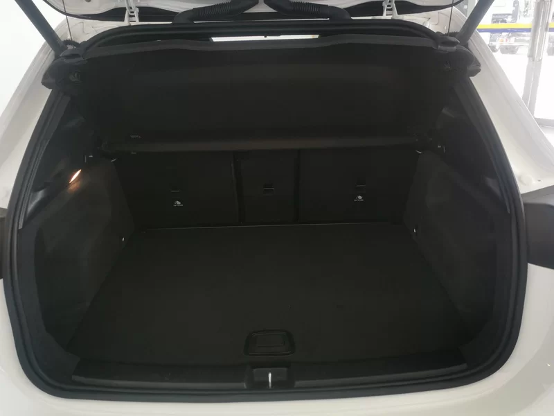 Mercedes-Benz GLA Class 2023 imagen de coche #21