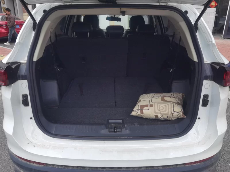X70 2023 car image #21