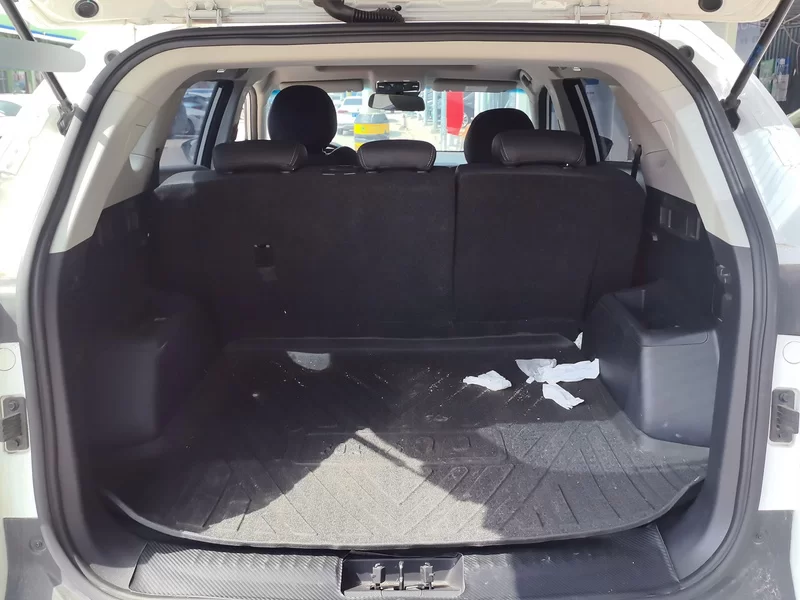 X70 2023 car image #21