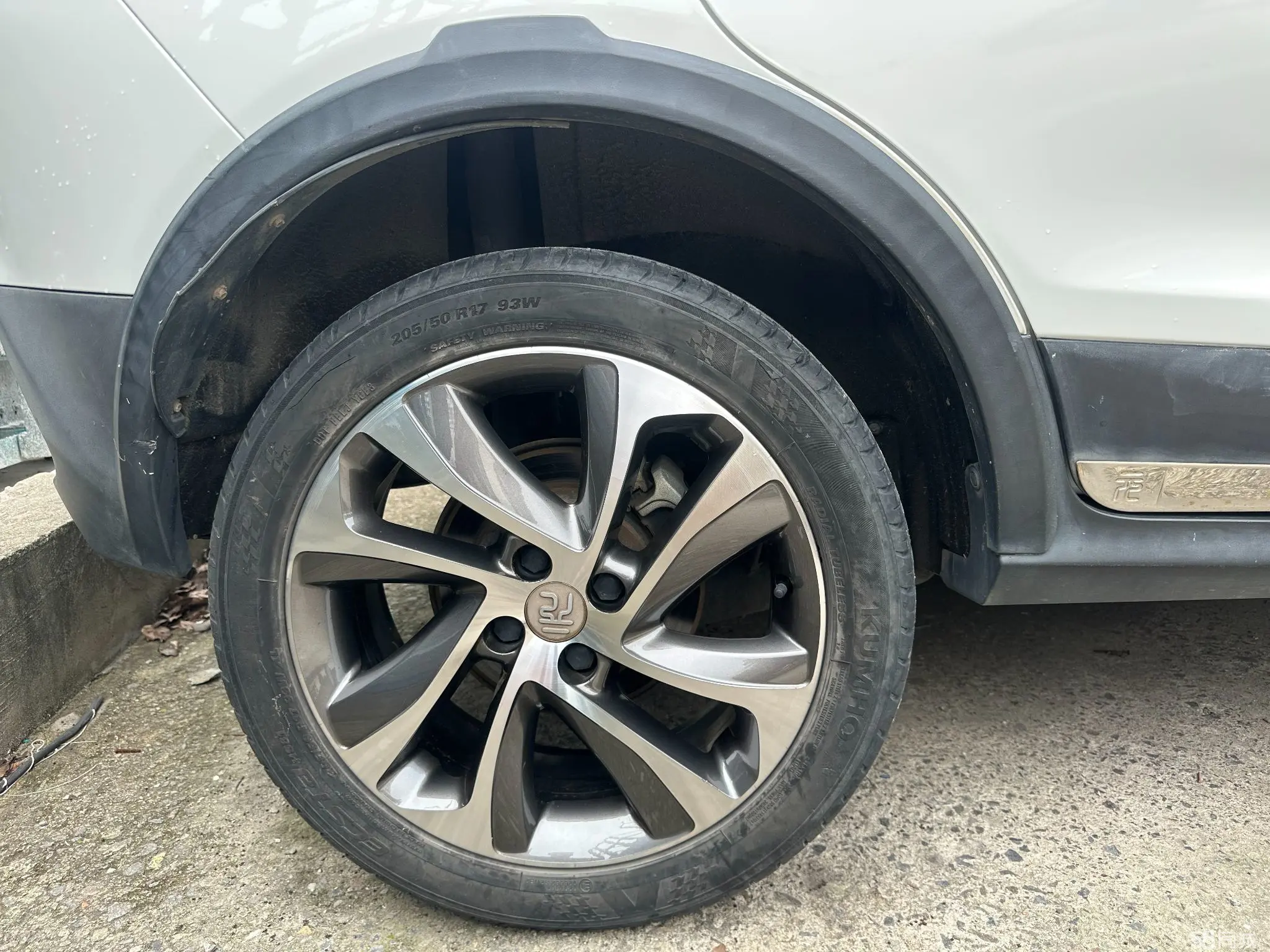 BYD Yuan 2018 صورة سيارة #21