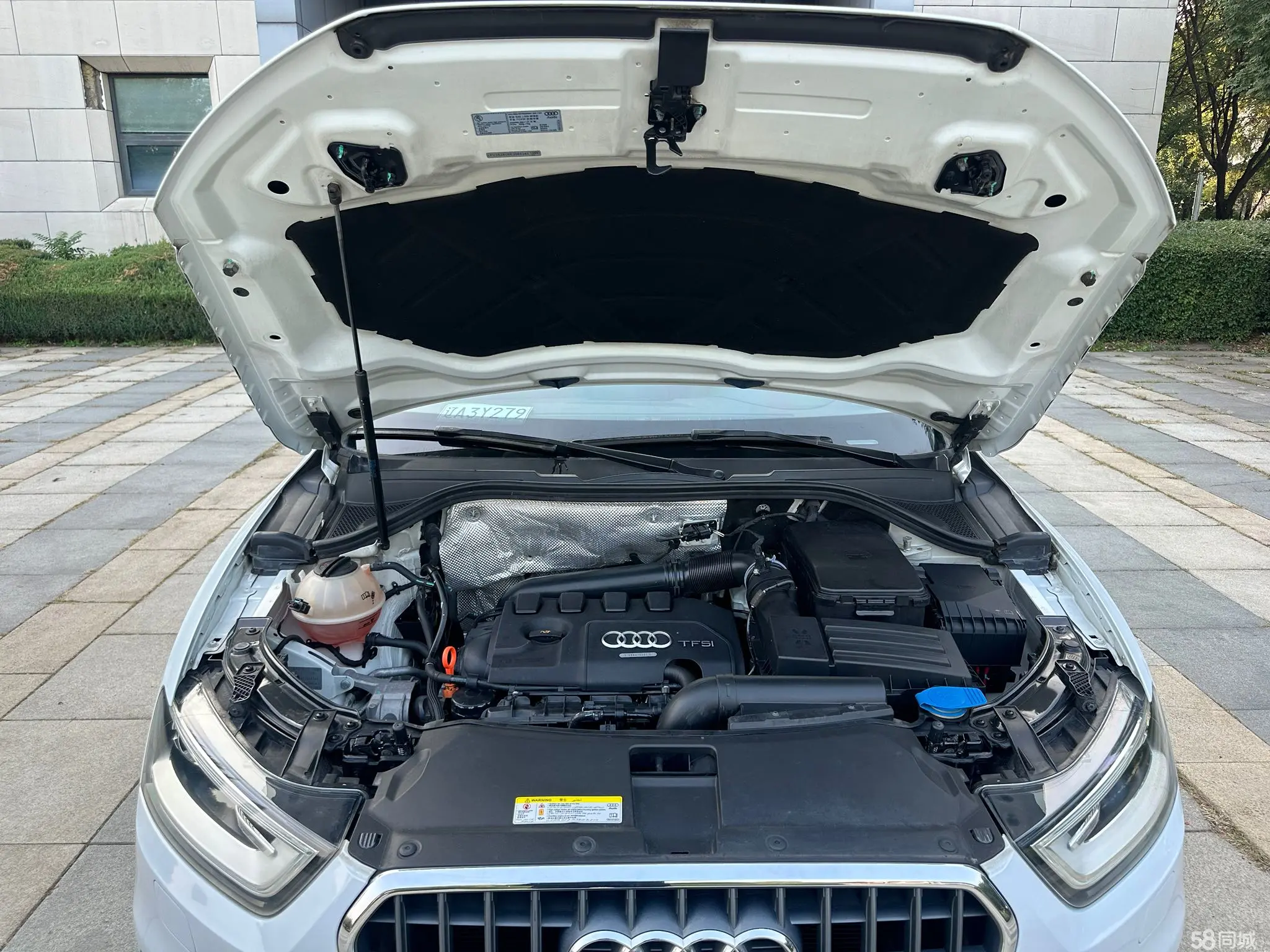 Audi Q3 2015 car image #21