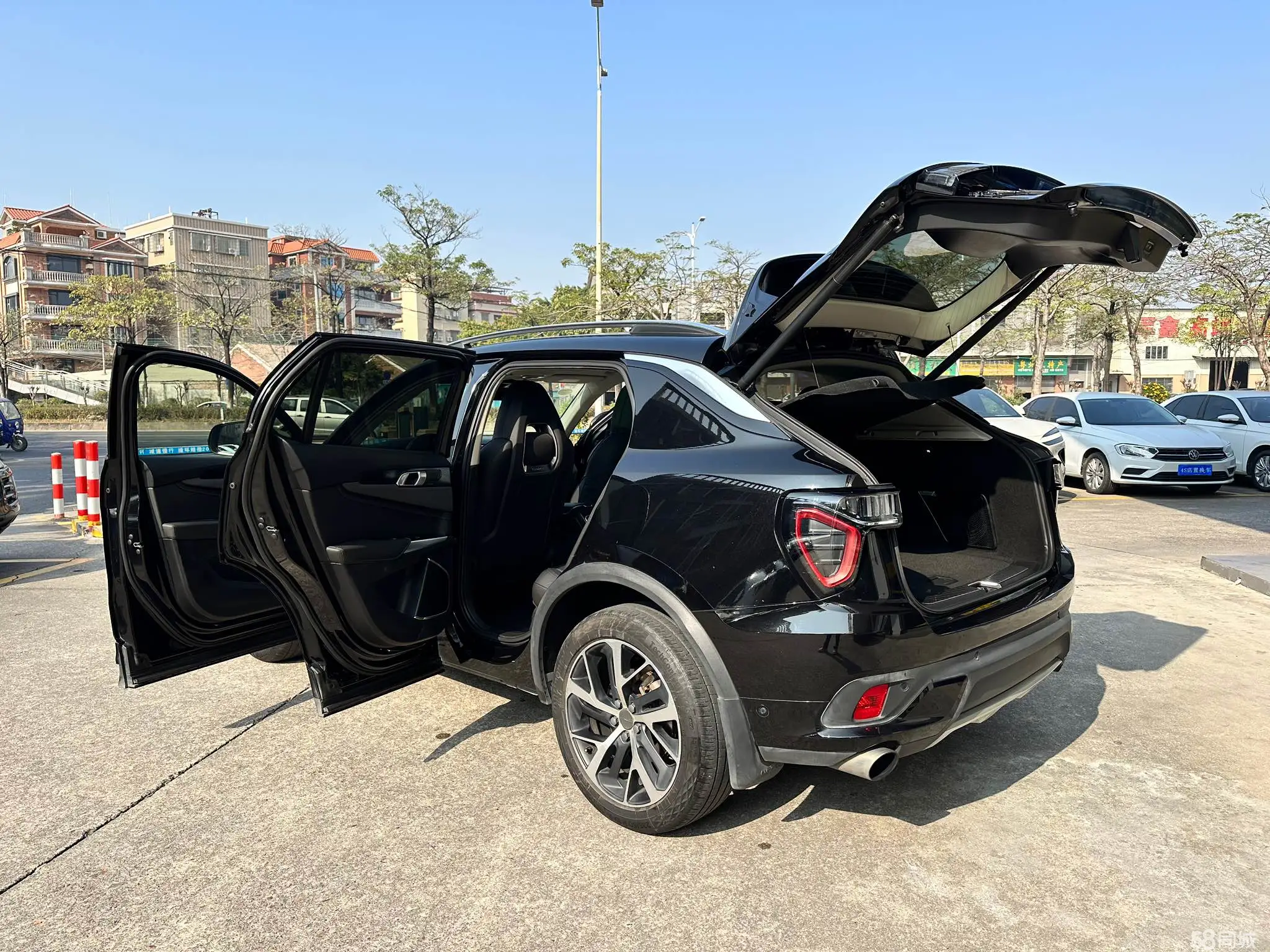 Lynk & Co 01 EM-P 2018 car image #21