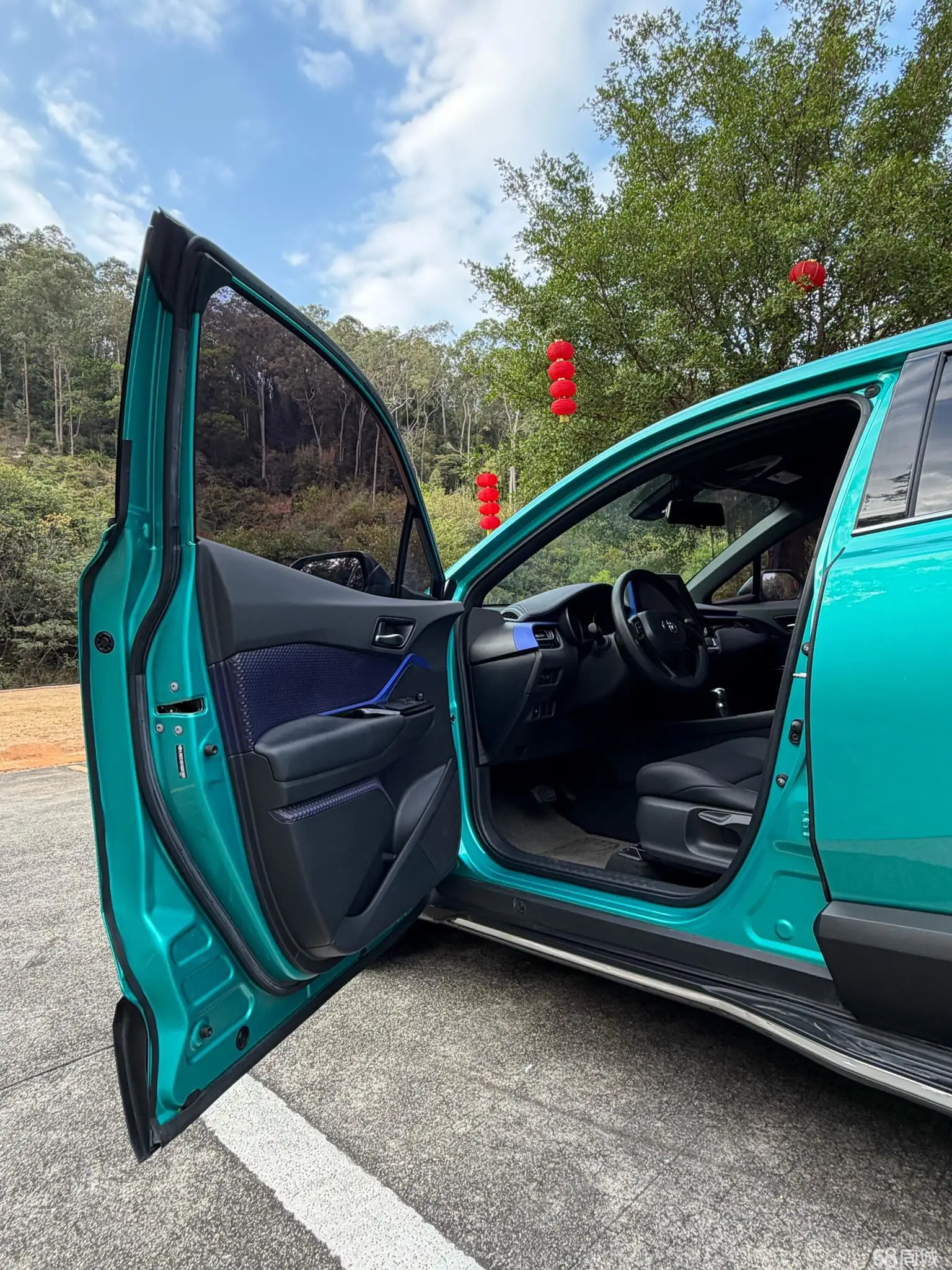 Toyota C-HR 2019 immagine di auto #21