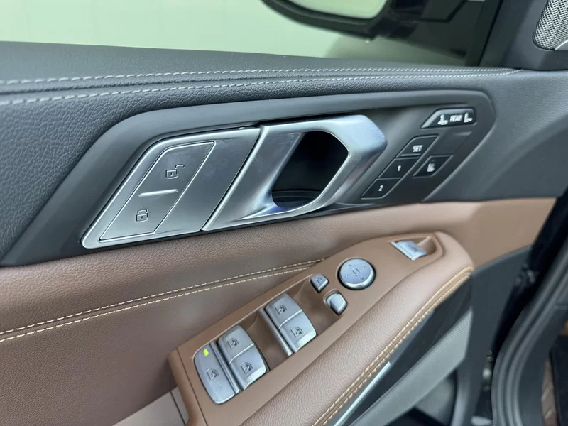 BMW X7 M60i 2021 #21 BMW X7 M60i 2021 car image #21