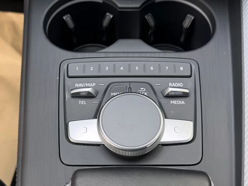 Audi A4 2019 immagine di auto #21