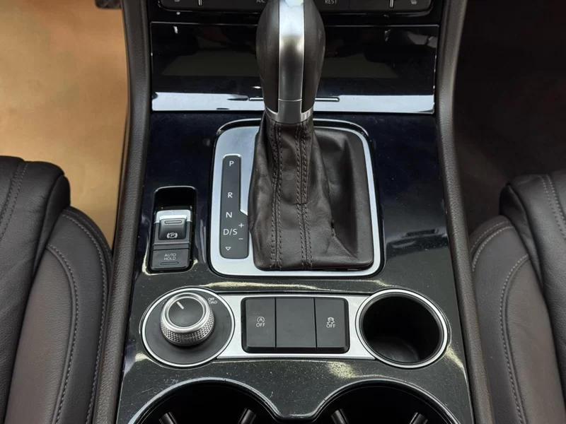 Volkswagen Touareg 2016 car image #21