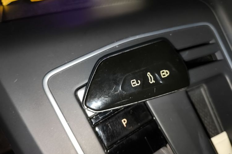 Volkswagen Golf 2022 car image #9