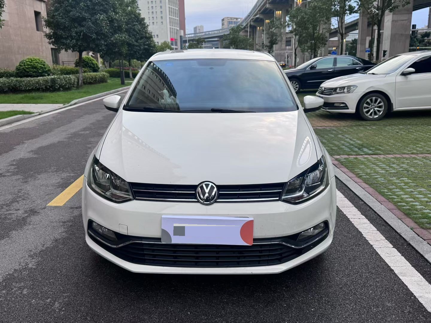 Volkswagen Polo 2019 car image #2
