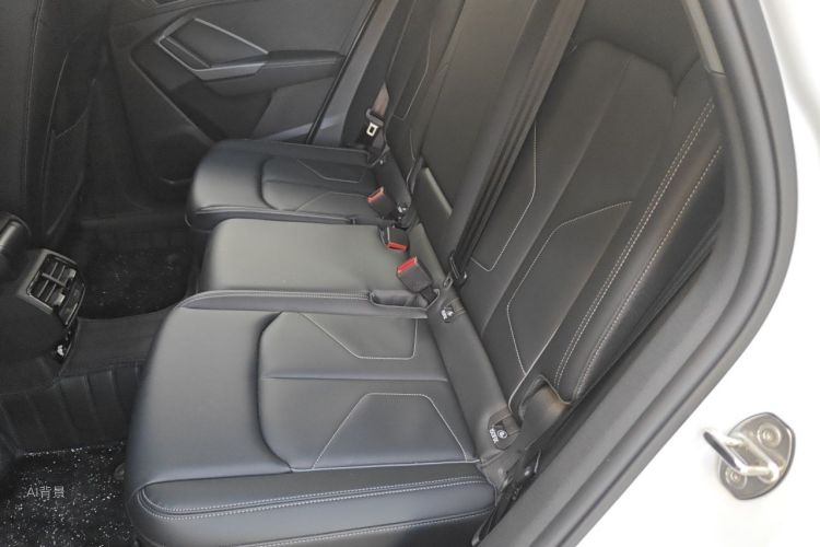Audi Q3 2023 car image #19