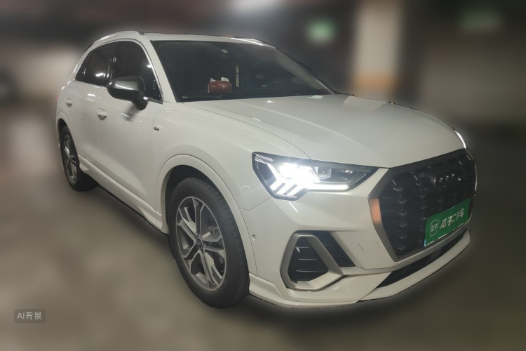Audi Q3 2022 car image #4
