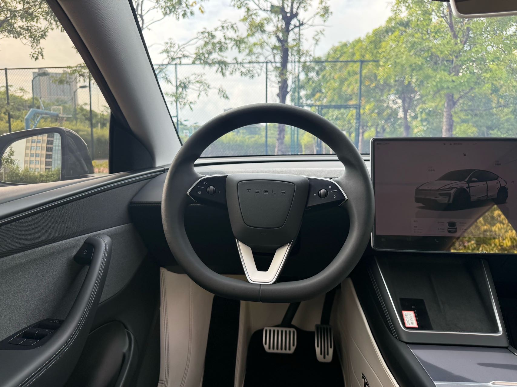 Tesla Model Y 2025 #5 Tesla Model Y 2025 car image #5