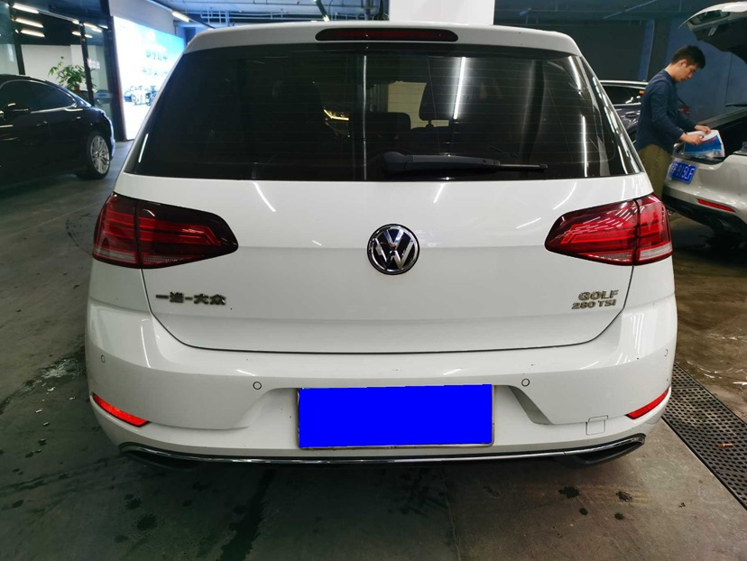 Volkswagen Golf 2019 car image #5