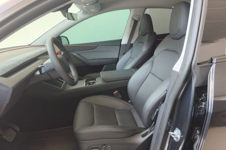Tesla Model Y 2025 #15 Tesla Model Y 2025 car image #15