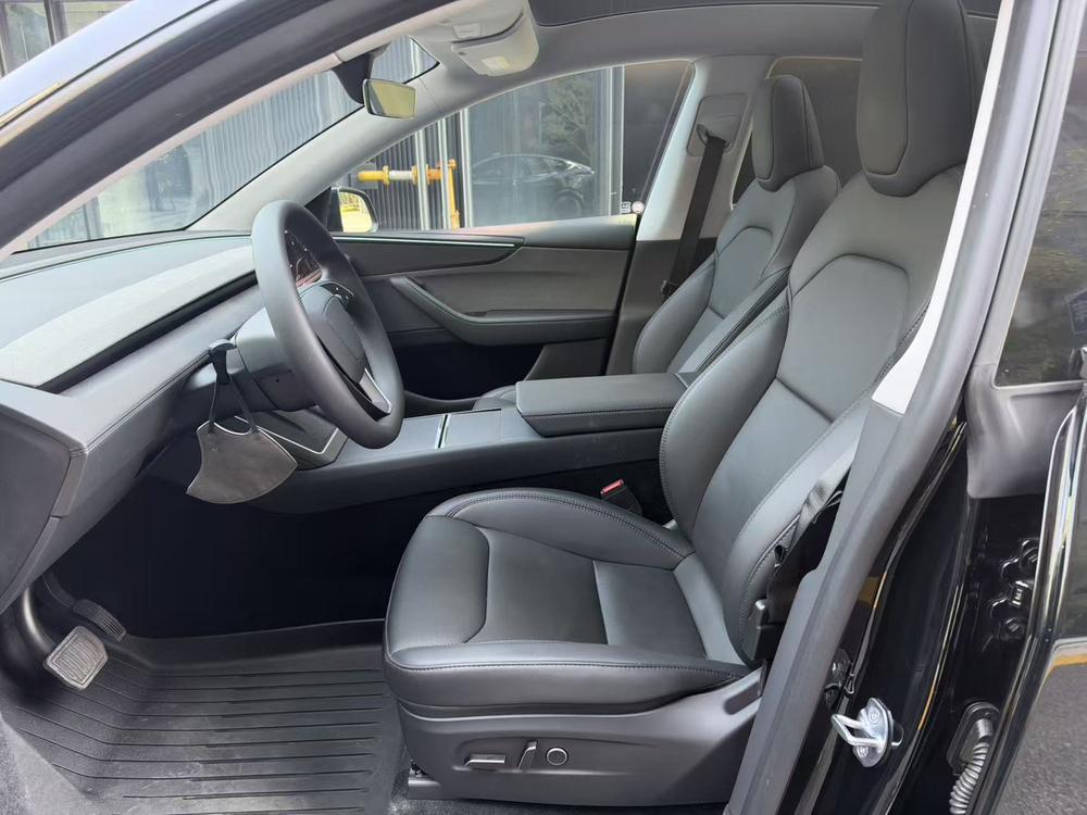 Tesla Model Y 2025 car image #8