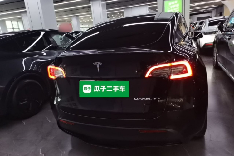 Tesla Model Y 2024 #6 Tesla Model Y 2024 صورة سيارة #6