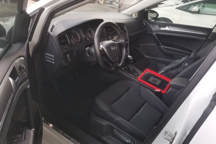 Volkswagen Golf 2017 car image #12