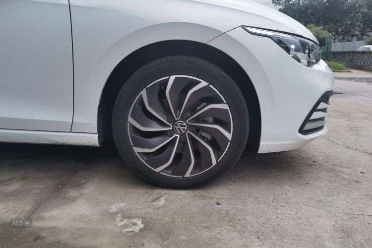 Volkswagen Golf 2023 car image #9