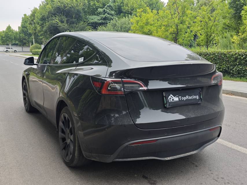 Tesla Model Y 2023 car image #7