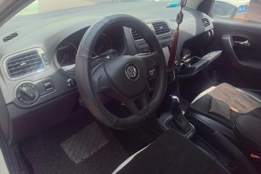 Volkswagen Polo 2014 car image #15