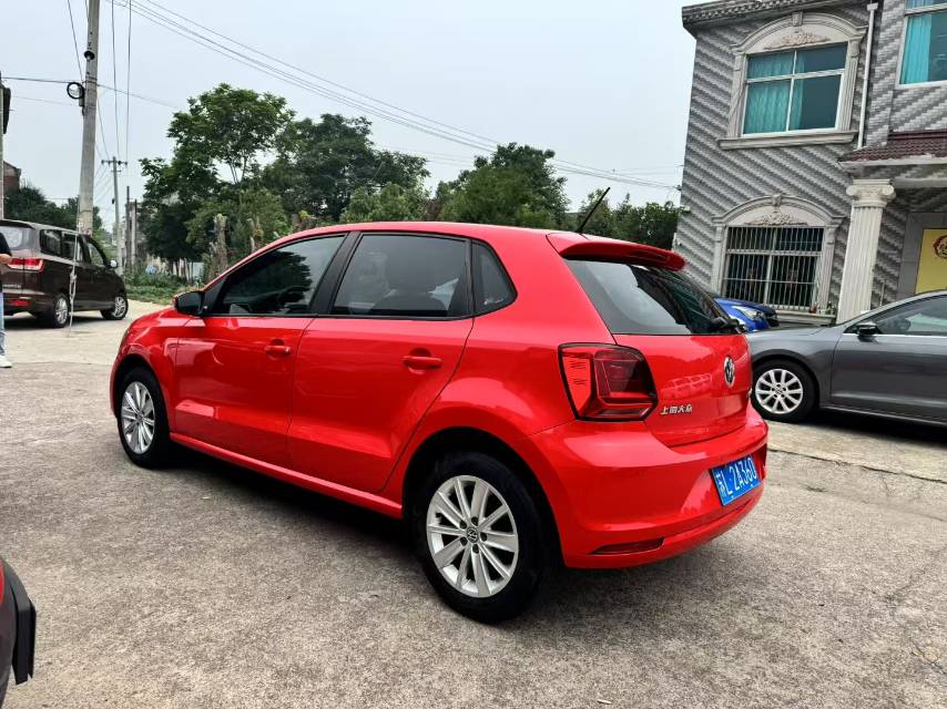 Volkswagen Polo 2015 car image #4