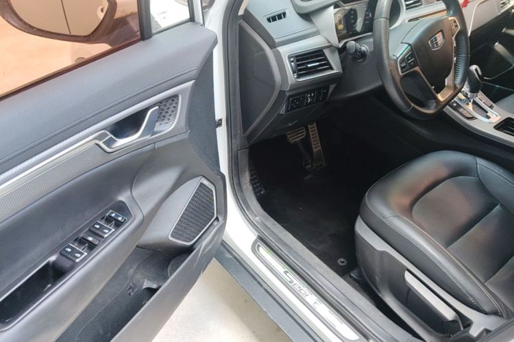GEELY Emgrand GS 2017 car image #16