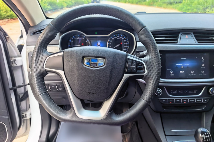 GEELY Emgrand 2017 car image #16