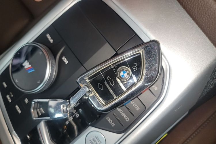 BMW 3 Series 2024 #9 BMW 3 Series 2024 car image #9
