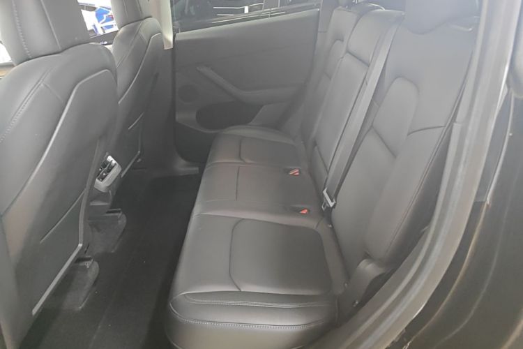 Tesla Model Y 2022 car image #17