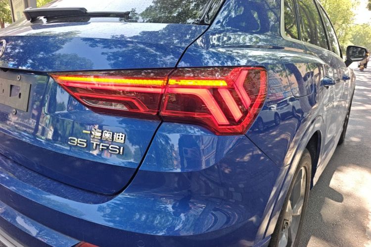Audi Q3 2019 #8 Audi Q3 2019 car image #8