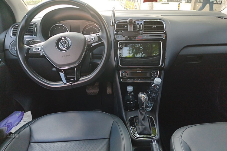 Volkswagen Polo 2018 car image #11