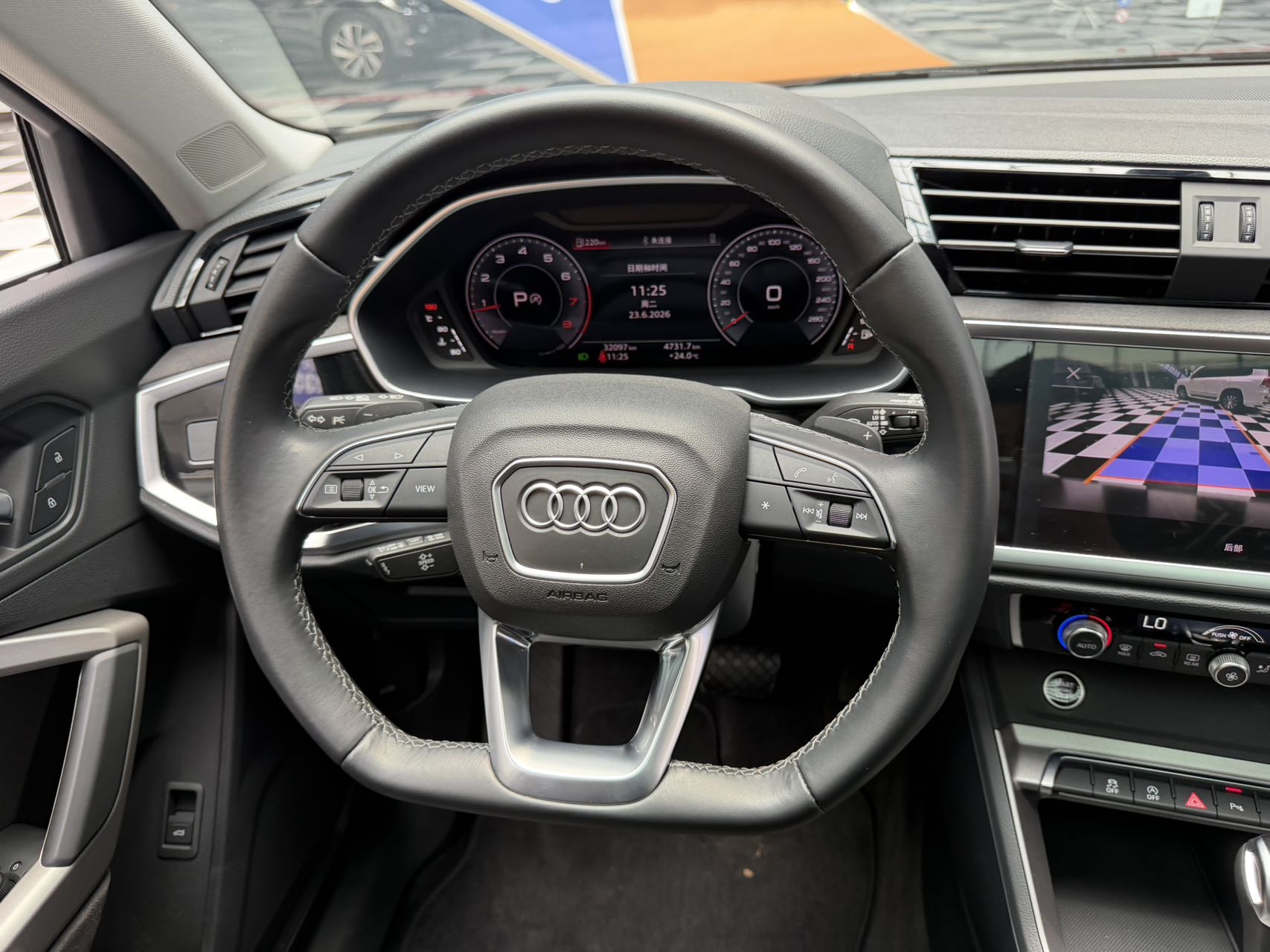 Audi Q3 2023 car image #11