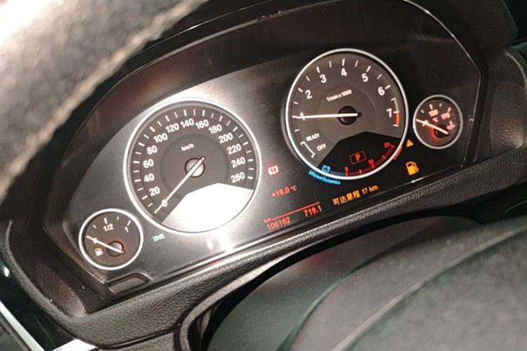 BMW 3 Series 2019 car image #12