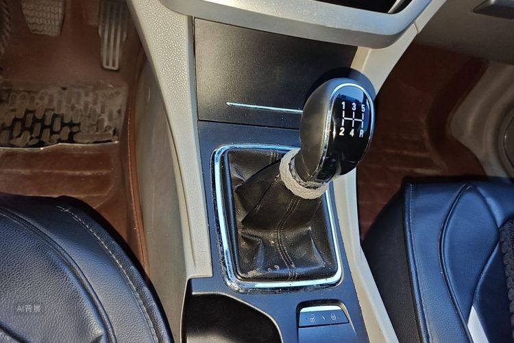 GEELY Emgrand 2015 car image #16