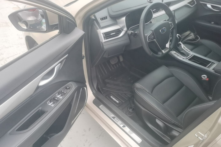 GEELY Emgrand 2018 car image #16