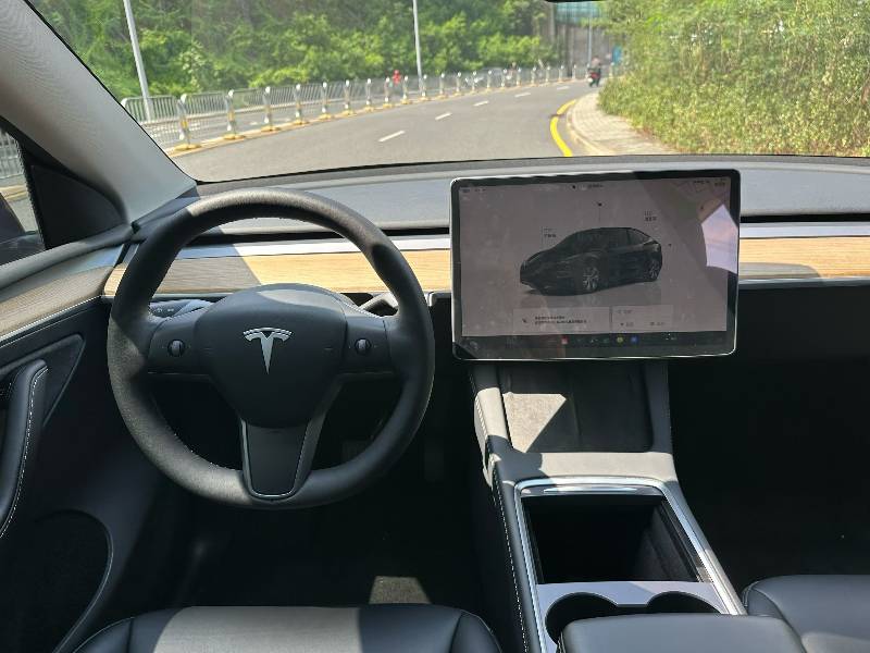 Tesla Model Y 2022 #5 Tesla Model Y 2022 car image #5