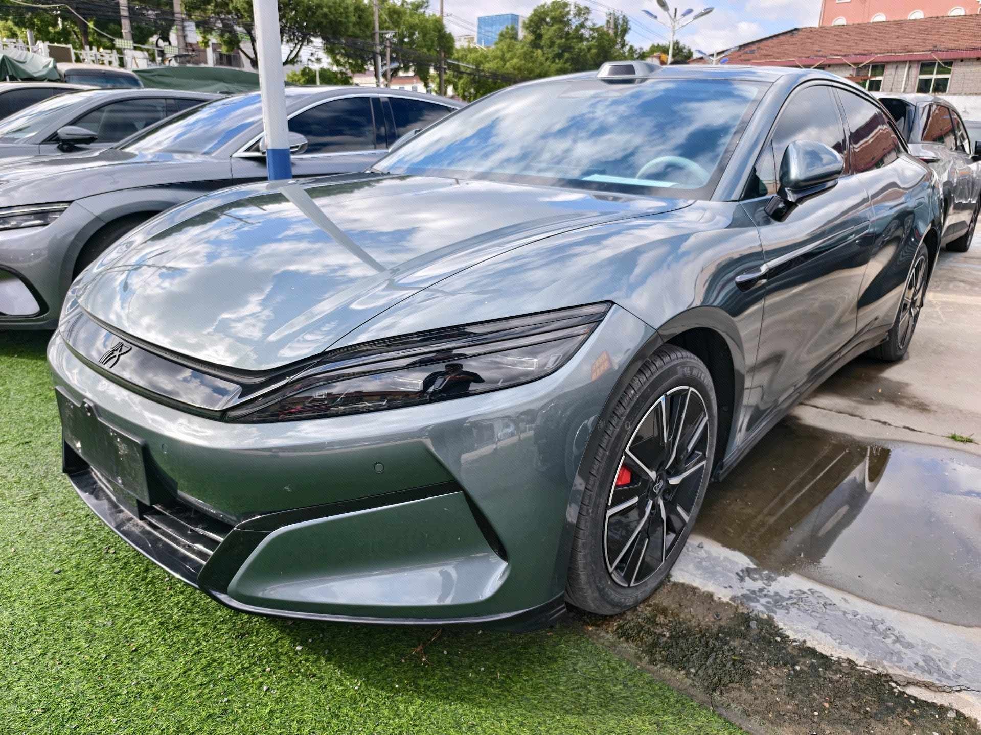 BYD HanL 2025 immagine di auto 