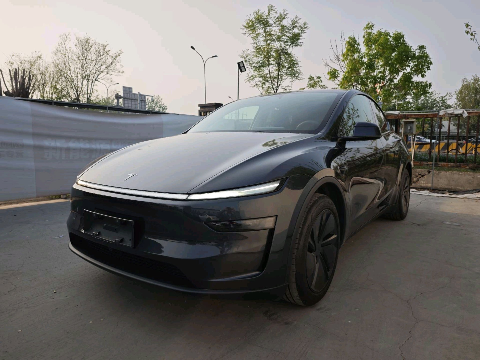 Tesla Model Y 2025 Tesla Model Y 2025 car image