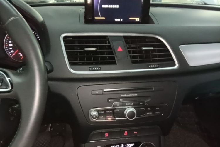 Audi Q3 2019 #13 Audi Q3 2019 car image #13